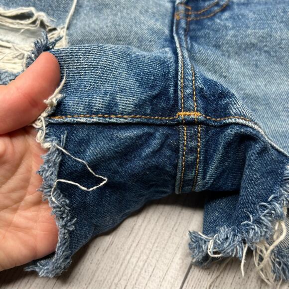Levi's Wedgie Short High Rise Medium Wash Distressed Cut Off Denim Shorts Sz 30 - Picture 5 of 13